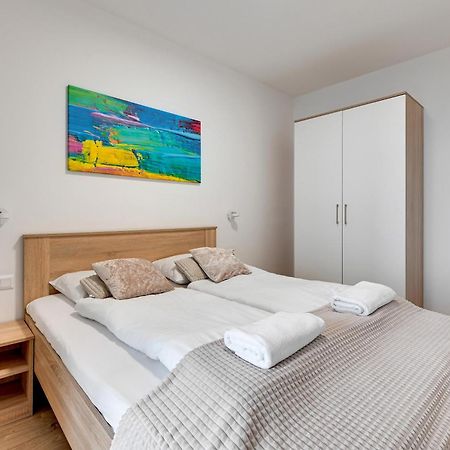 Apartament Nadmorskie Spektrum & Parking Danzica Esterno foto